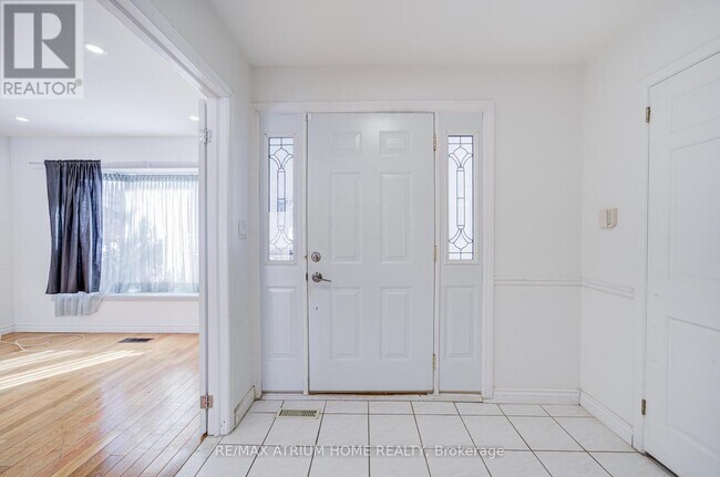 Building Photo - 48 Whitehorn Crescent