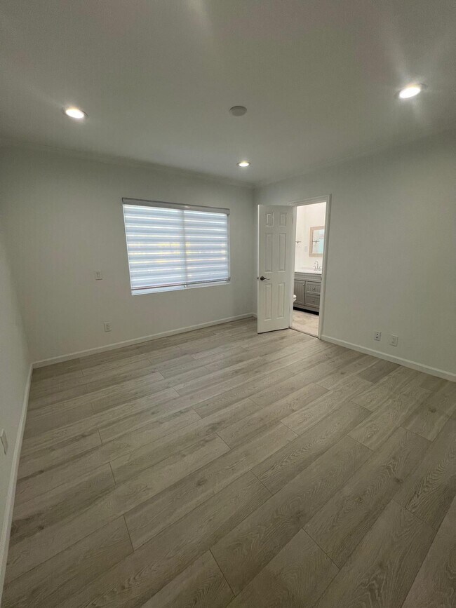 Foto del edificio - 914 S Holt Ave