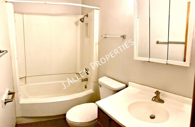 Building Photo - 107 Gold Strike Dr