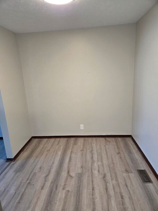 Foto del edificio - 4/2/1 Newly remodeled with fenced in backyard!!!