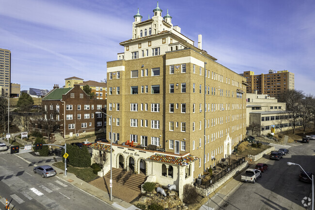 Building Photo - Ponce de Leon