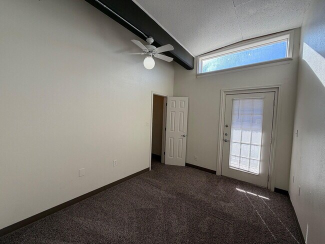 Foto del edificio - 1619 University Ave