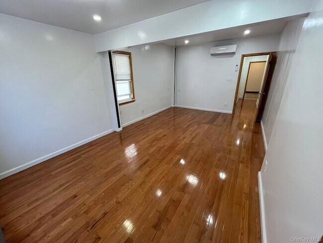 Foto del edificio - 6114 Austin Street