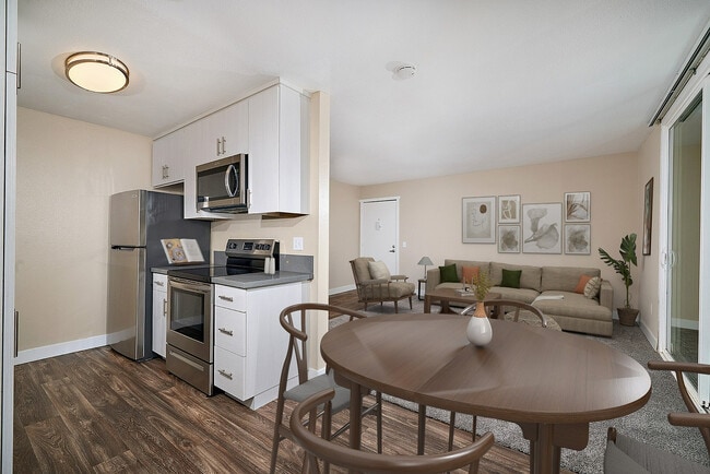Building Photo - Creekwood Villas