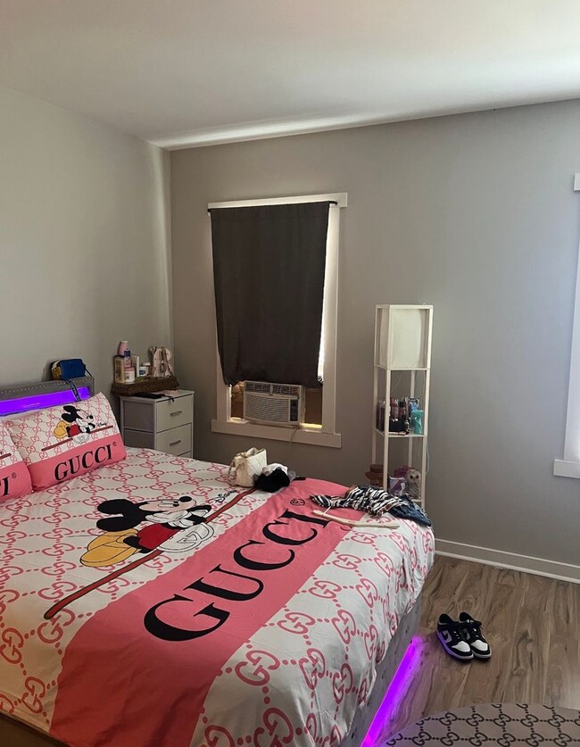 Foto del edificio - 1917 W Madison St