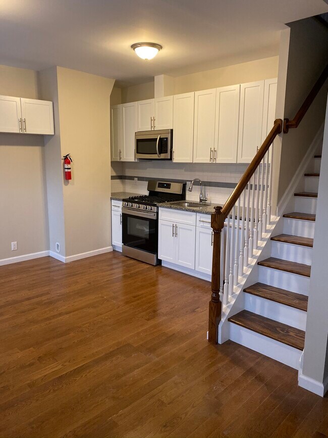 Kitchen - 314 7th Ave W