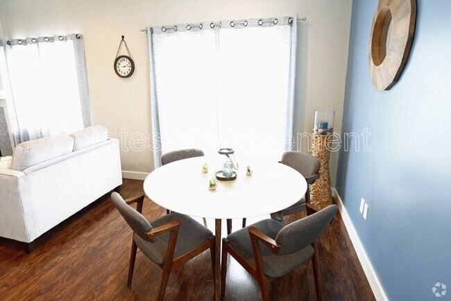 Foto del edificio - 219 Colonial Drive,