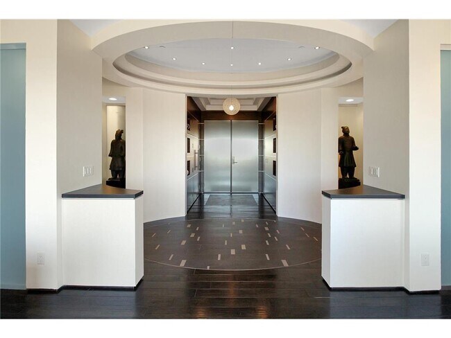 Foto del edificio - 555 Oak Ridge Pl