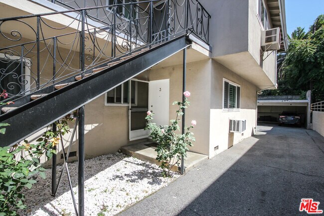 Foto del edificio - 12942 Moorpark St