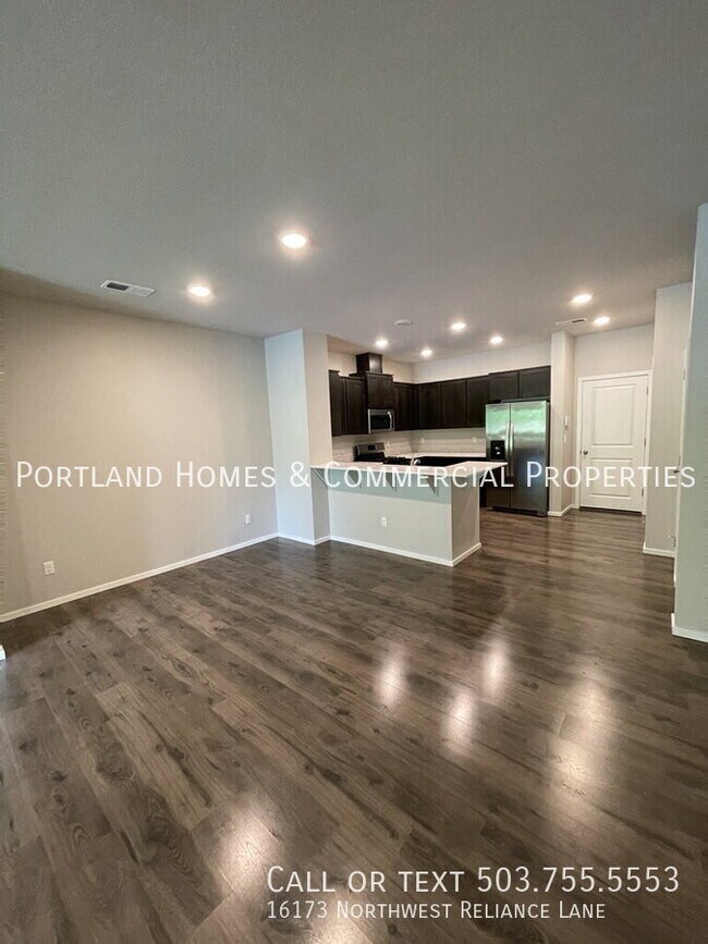 Foto del edificio - 16173 NW Reliance Ln