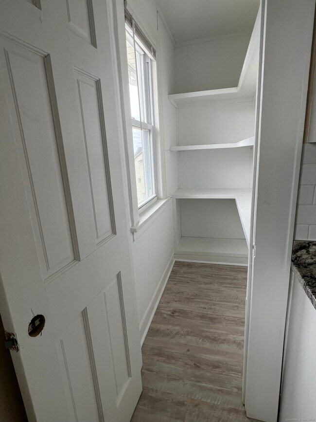 Building Photo - 389 Hawley Ave