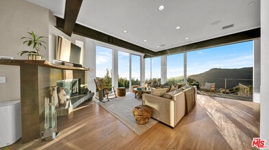 Building Photo - 2915 Tuna Canyon Rd