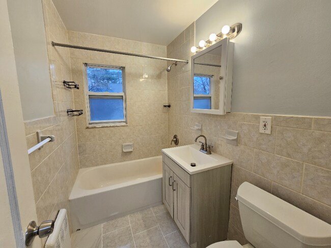 Foto del edificio - 353 S Center St