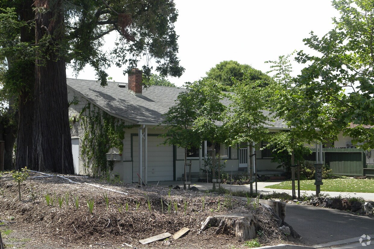 Building Photo - 789-791 795 Cherry Way