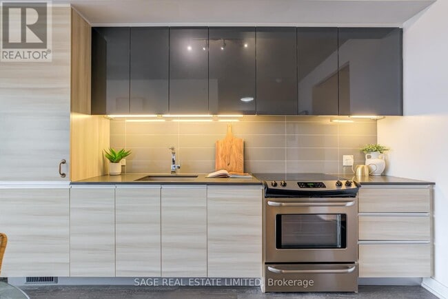 Building Photo - 1190 Dundas St E