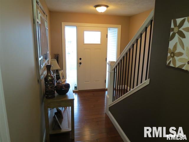 Foto del edificio - 702 Garvey Ln