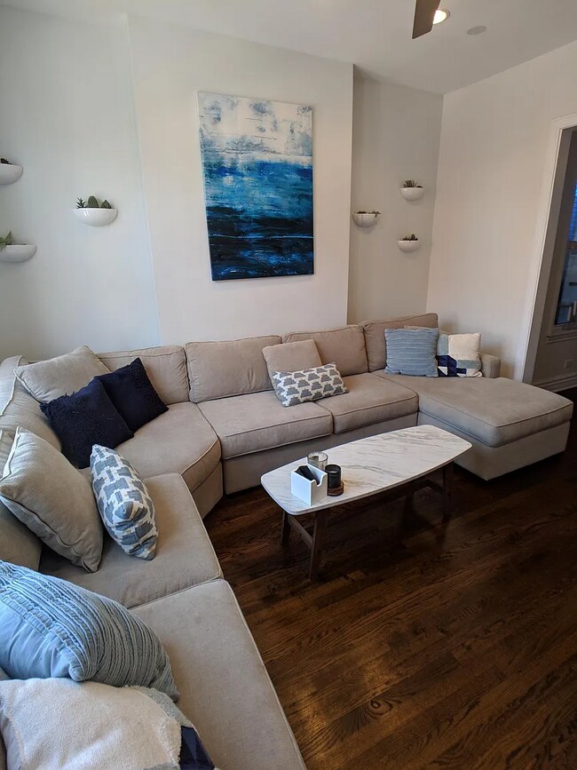 Building Photo - 2211 W North Ave