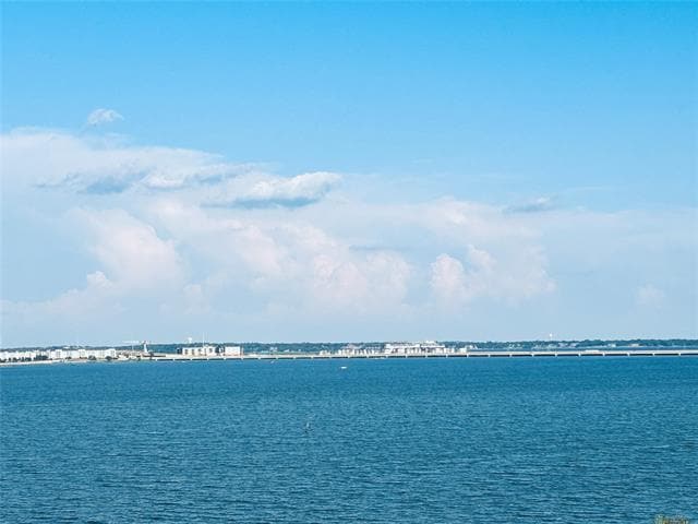 Building Photo - 2204 Fairwater Mews