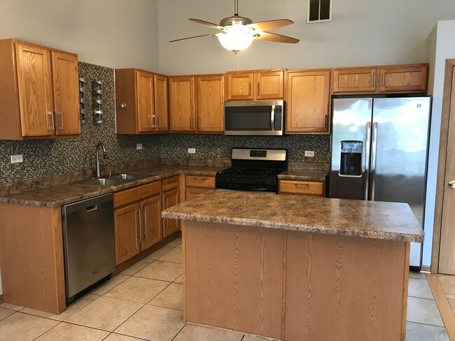 Building Photo - 20175 Oak Ln