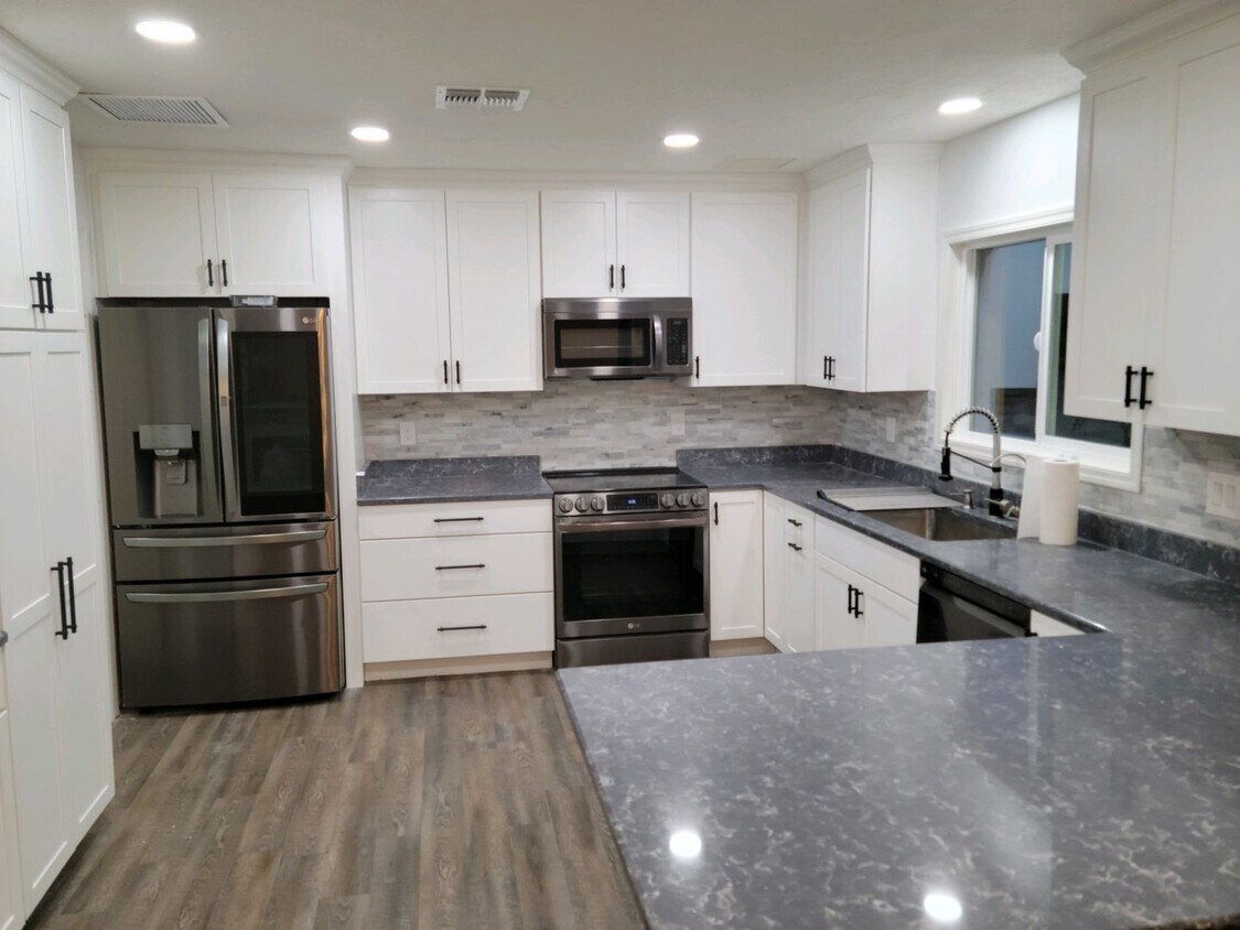 Foto principal - Great Home in East Mesa with Pool