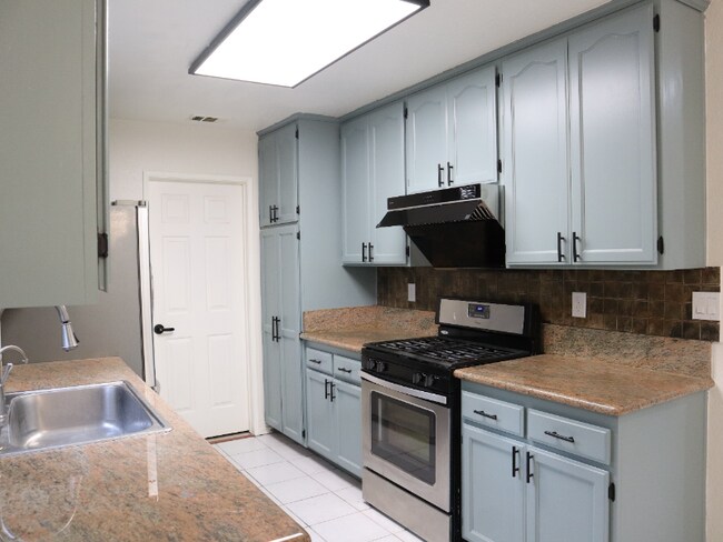 Foto del edificio - 15381 Monterey Ave