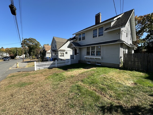 Building Photo - 280 Fairlawn Ave