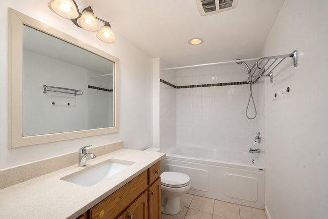 Building Photo - 2909 Valleyvista Dr