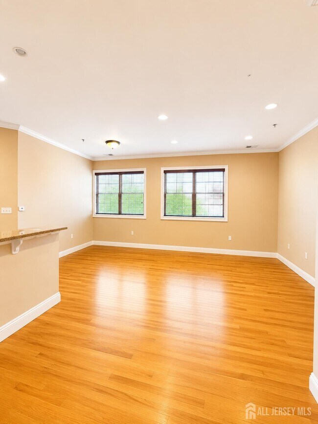 Foto del edificio - 547 Sayre Ave