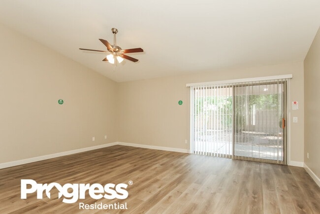 Foto del edificio - 9321 W Purdue Ave