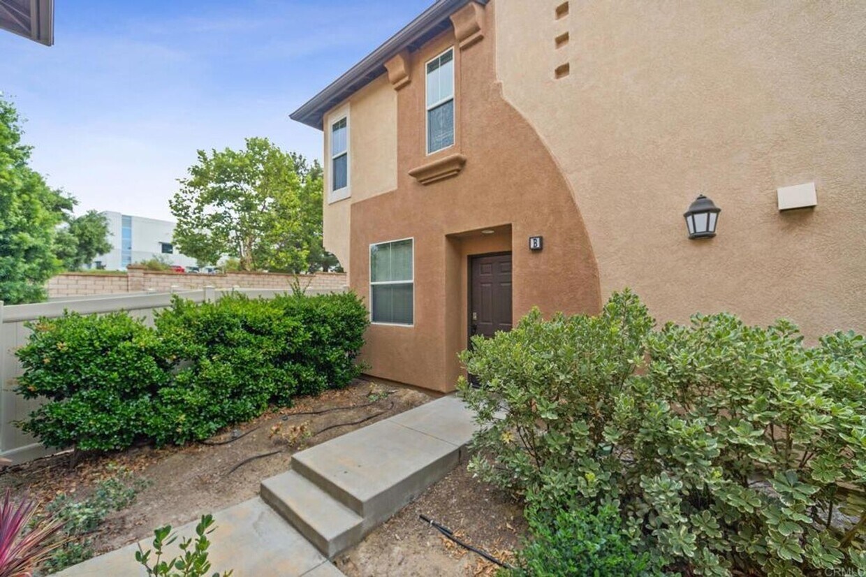 Foto principal - 3 Bedroom 2.5 Bathroom townhouse
