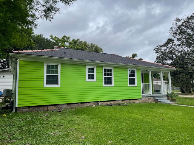 Foto del edificio - 16 Hawkins Ave