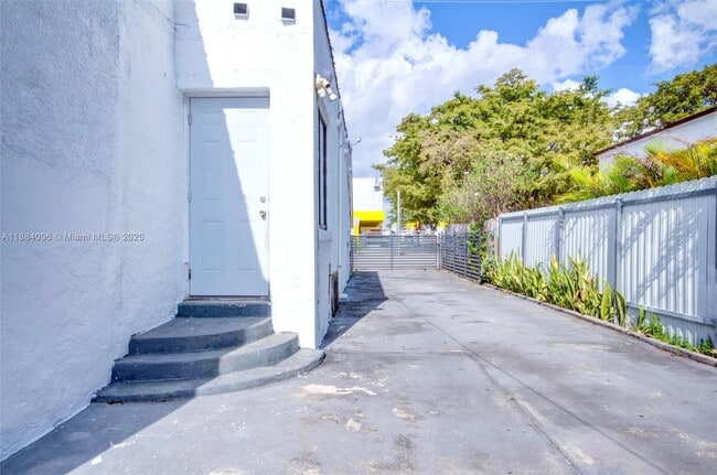 Building Photo - 2126 NW 3rd St