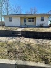 Building Photo - 214 S Tom St