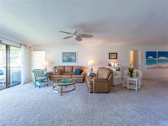 Foto del edificio - 7110 Fairway Bend Ln