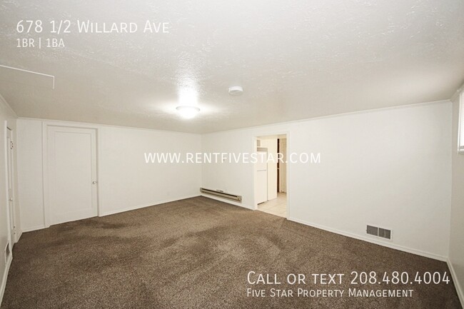 Building Photo - Centrally Located One Bedroom Apartment Av...