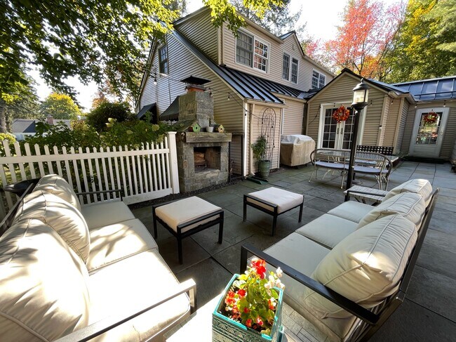Side Patio w/ Fireplace - 21 Fernbel Ln