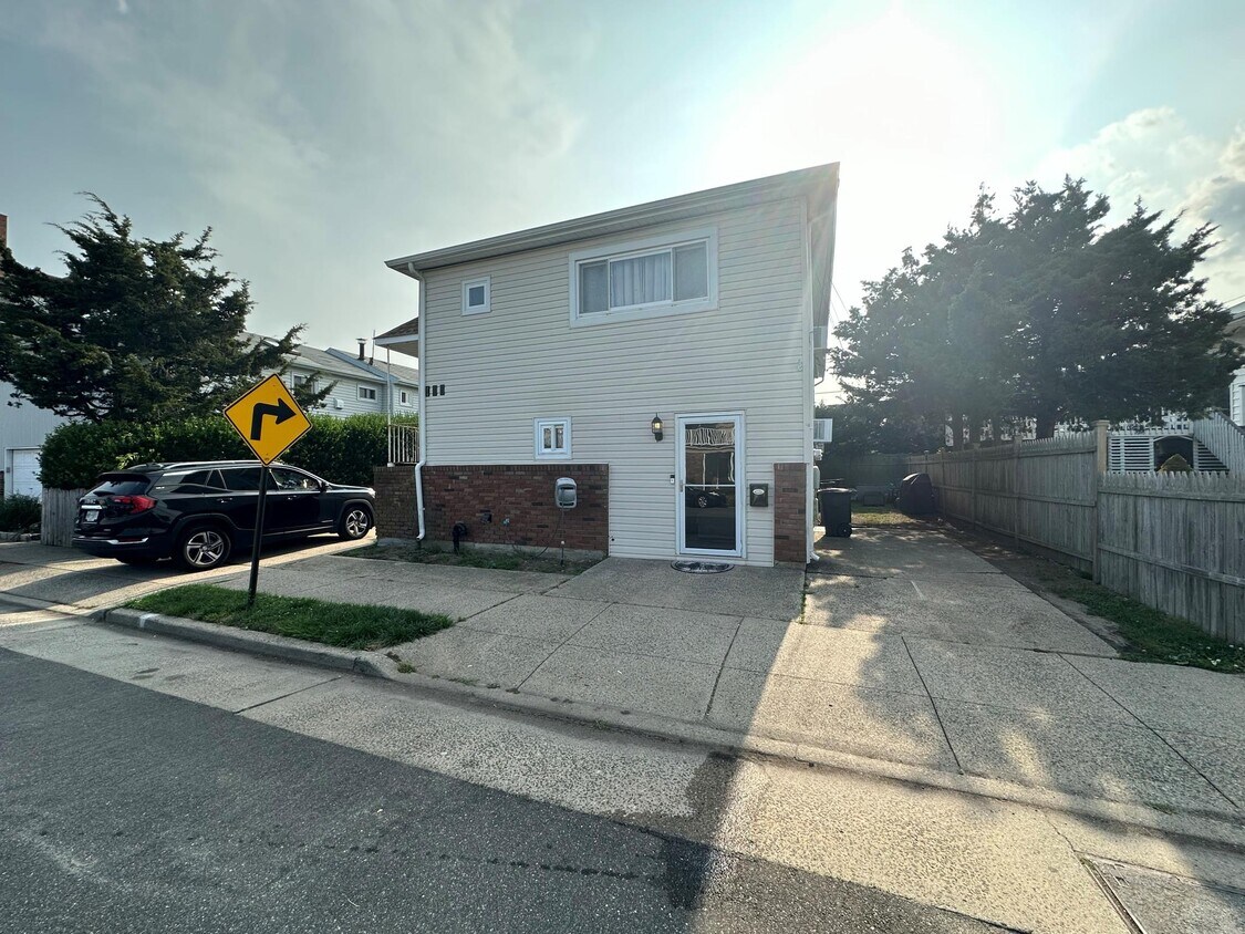 Foto principal - 115 Maple Blvd