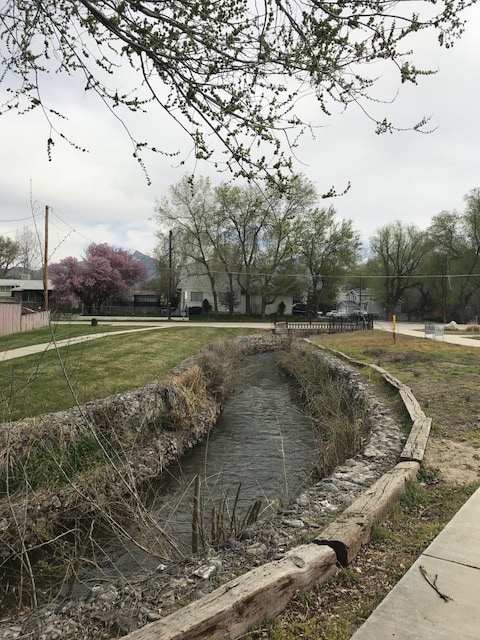 Foto del edificio - 472 E Granite Ave