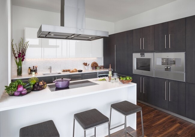 Building Photo - 101 W Wacker Dr