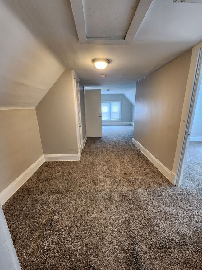 Building Photo - SUPER CLEAN 1 Bedroom Apt For Rent