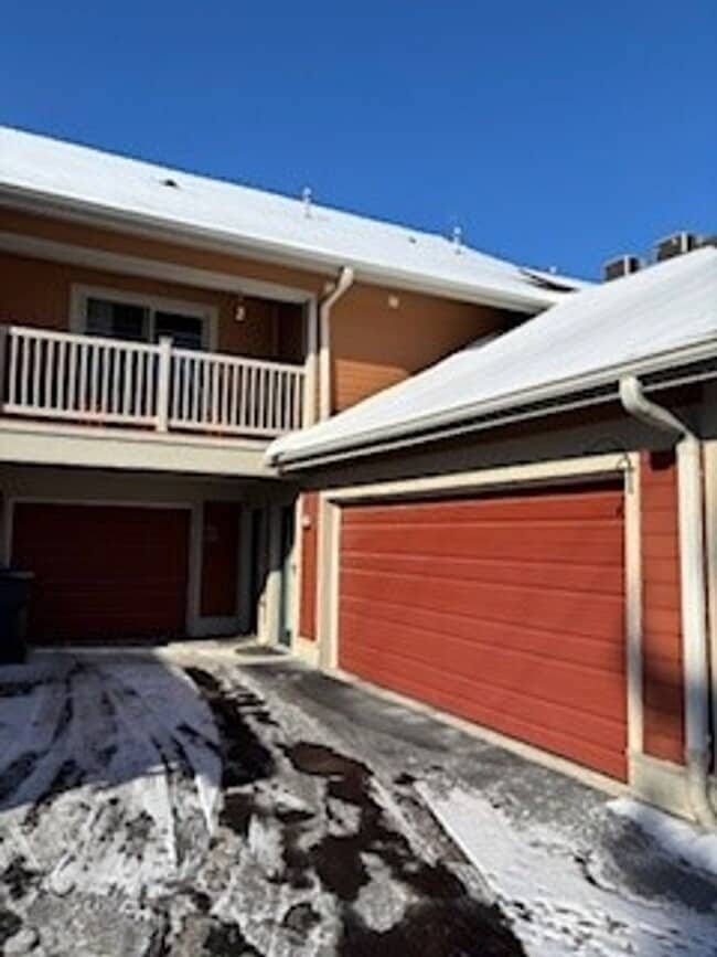 Building Photo - Bright and Spacious Condo for Rent in Downtown Verona