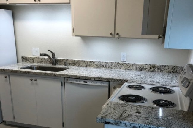 Oven, Micro/Vent Combo - 375 N M St