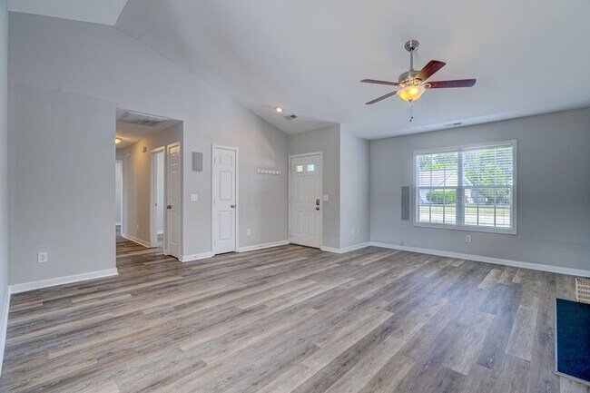 Building Photo - 305 Hixon Pl