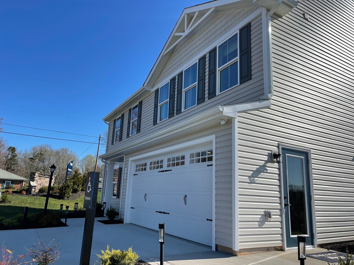 Foto principal - 103 Jordan Ct
