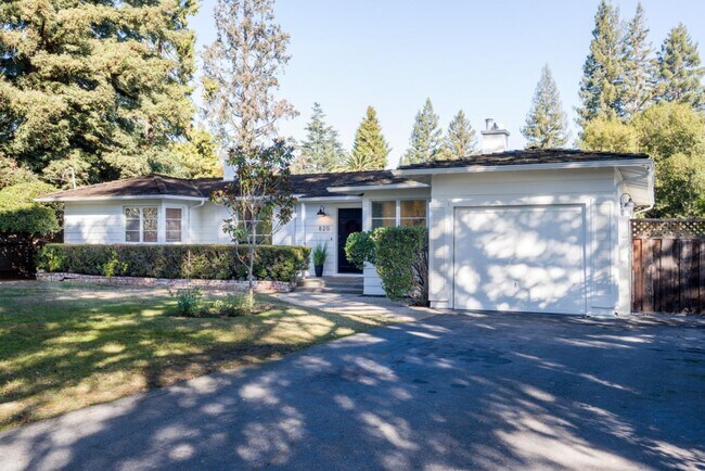 Building Photo - 820 Olive St