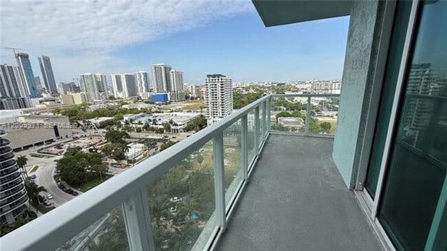 Building Photo - 1900 N Bayshore Dr
