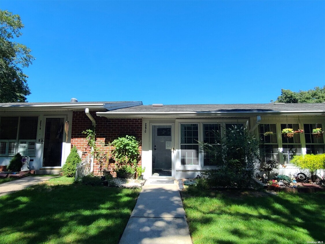 227 Blackpool Ct, Ridge, NY 11961 Condo for Rent in Ridge, NY