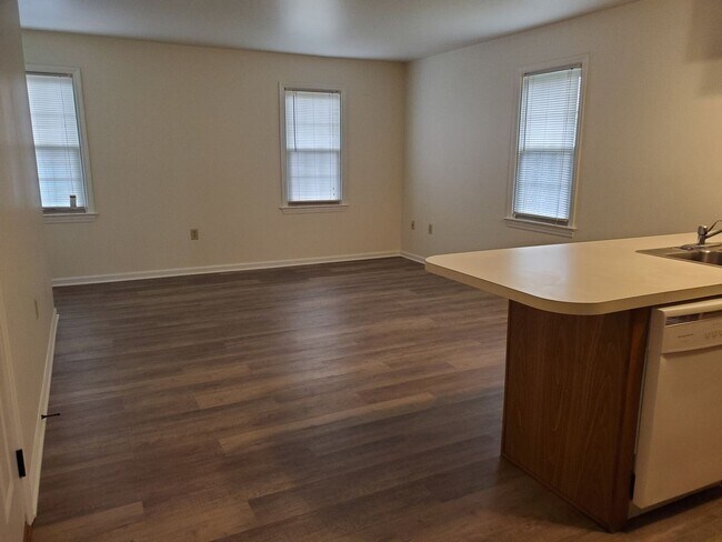 Building Photo - 405 Judie Ln