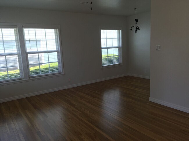 Building Photo - 1510