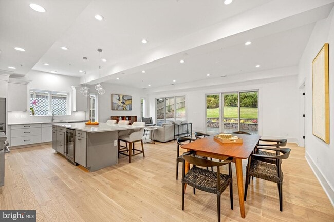 Foto del edificio - 8609 Woodbrook Ln